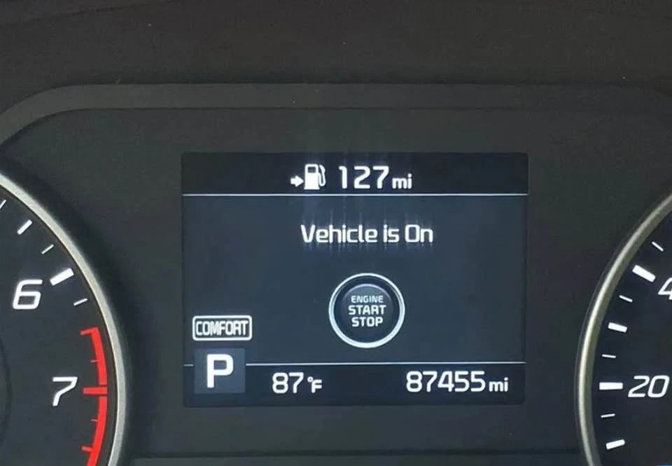 2020 Kia Stinger GT - Image 13 of 17