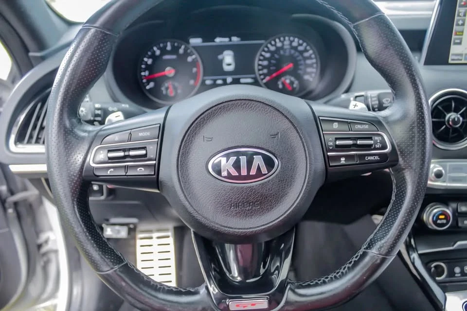 2020 Kia Stinger - Image 9 of 14