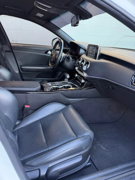 2020 Kia Stinger - Image 6 of 8