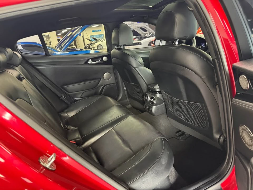 2020 Kia Stinger - Image 14 of 17