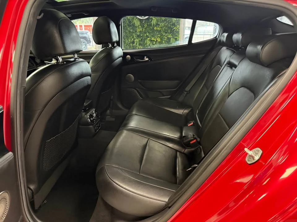 2020 Kia Stinger - Image 12 of 17