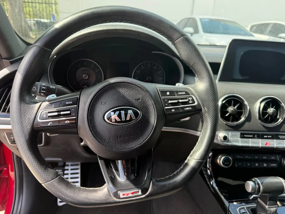 2020 Kia Stinger GT - Image 8 of 16