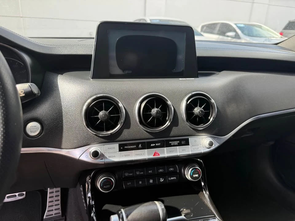 2020 Kia Stinger GT - Image 9 of 16