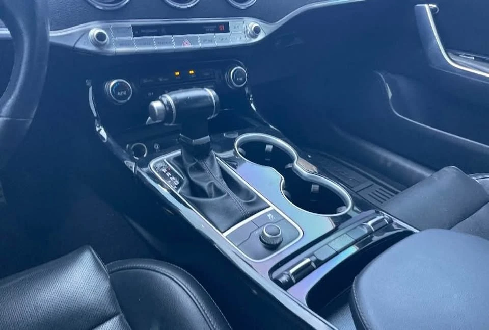 2020 Kia Stinger GT - Image 8 of 16