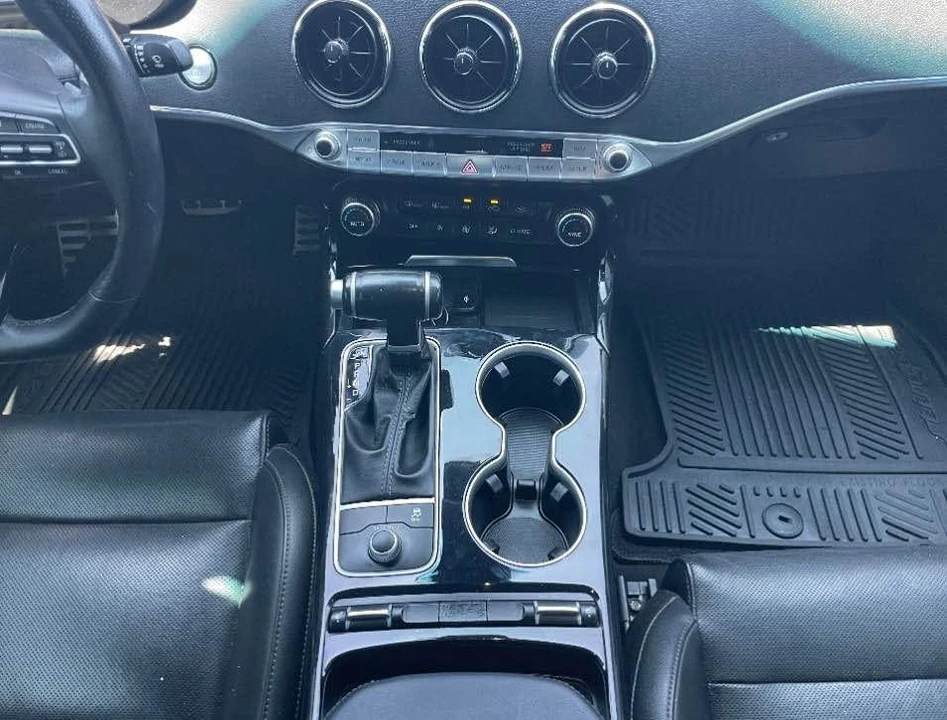 2020 Kia Stinger GT - Image 9 of 16