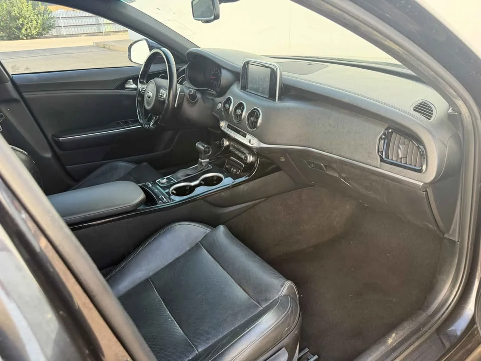 2020 Kia Stinger - Image 16 of 19