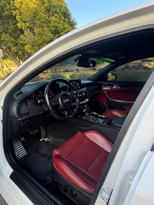 2020 Kia Stinger - Image 7 of 10