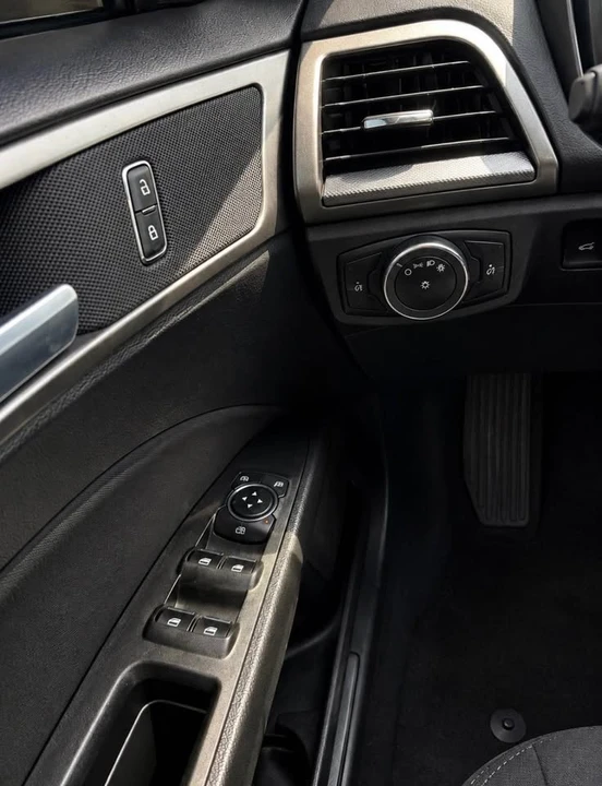 2020 Kia Stinger GT - Image 17 of 19