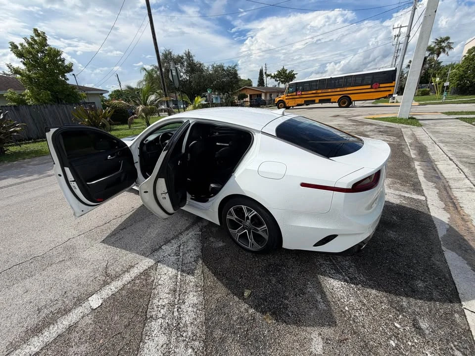 2020 Kia Stinger - Image 9 of 13