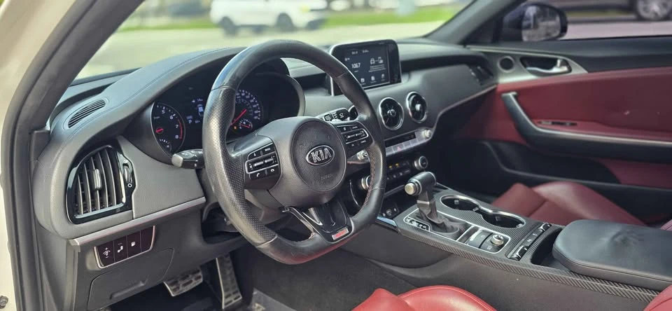 2020 Kia Stinger GT - Image 10 of 11