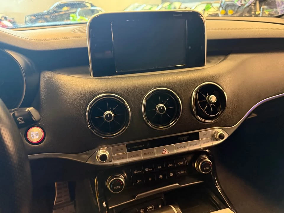 2020 Kia Stinger GT - Image 9 of 20