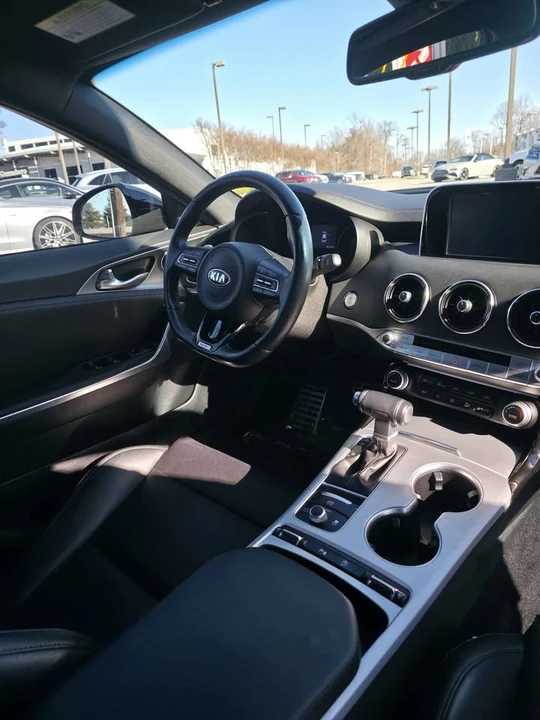 2020 Kia Stinger GT - Image 8 of 10