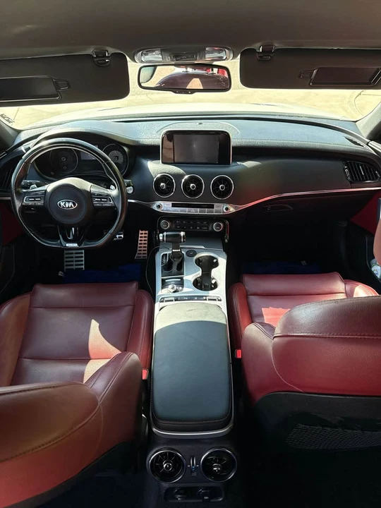 2020 Kia Stinger GT - Image 6 of 10