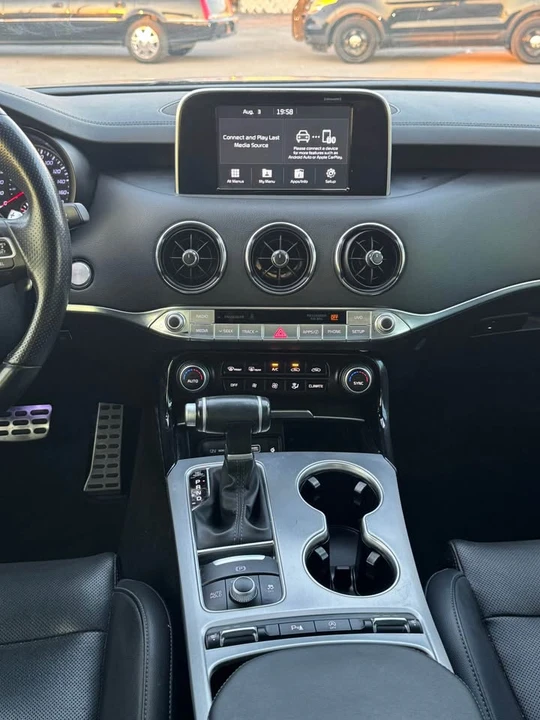 2020 Kia Stinger GT - Image 8 of 10