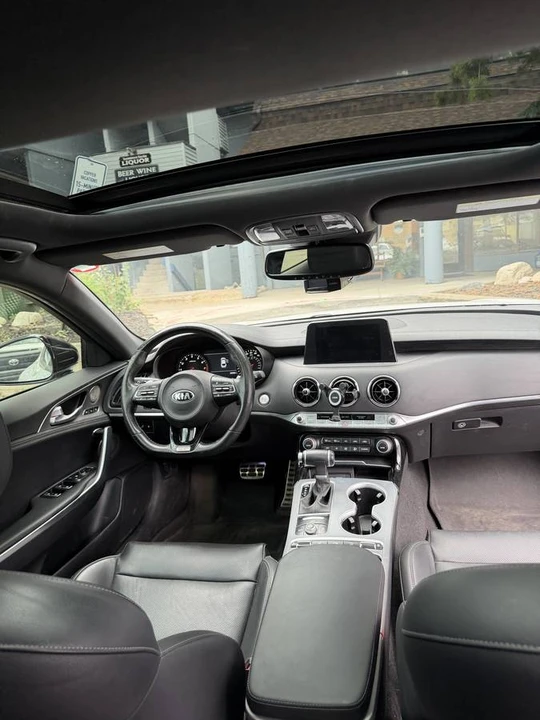 2020 Kia Stinger GT - Image 10 of 15