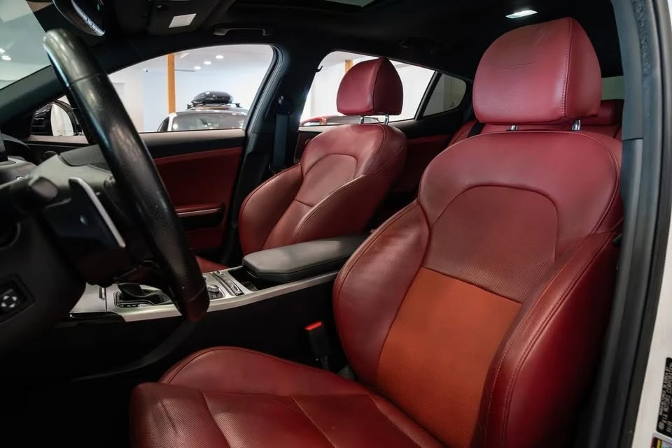 2020 Kia Stinger - Image 17 of 20