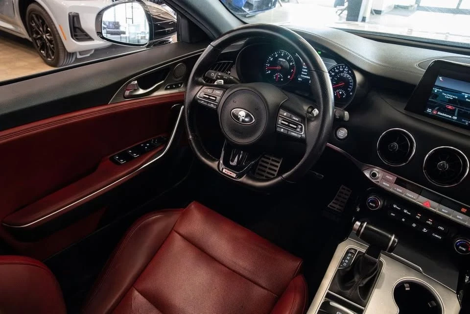 2020 Kia Stinger - Image 10 of 20
