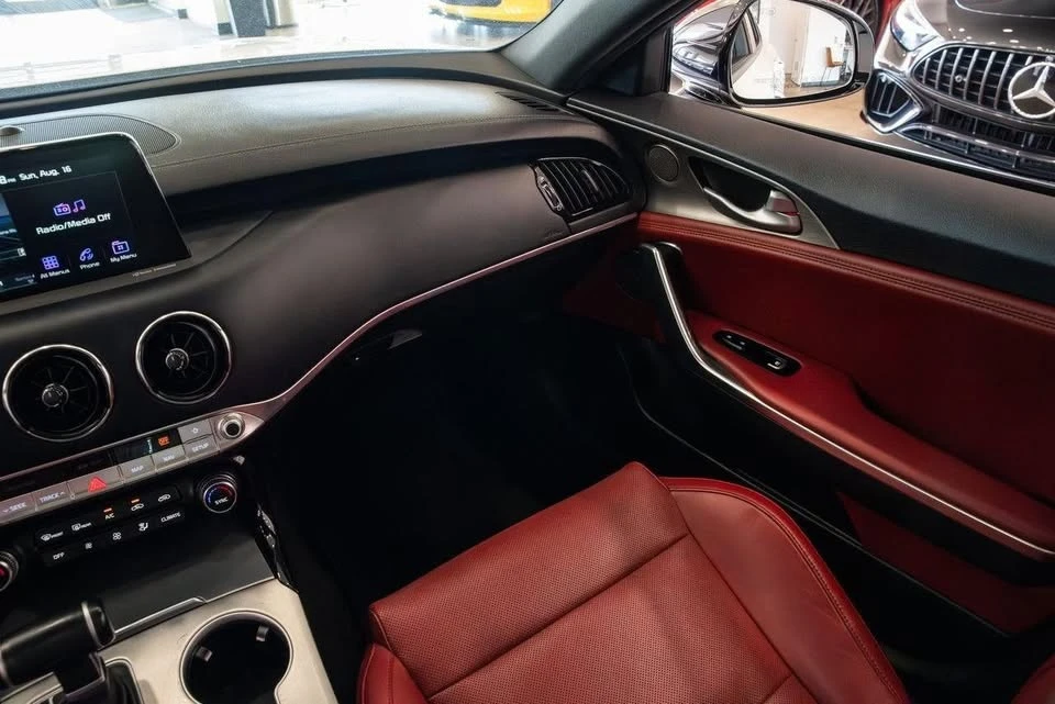 2020 Kia Stinger - Image 11 of 20