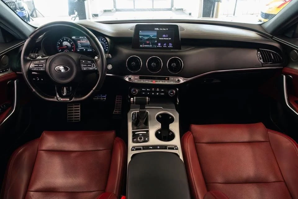 2020 Kia Stinger - Image 9 of 20