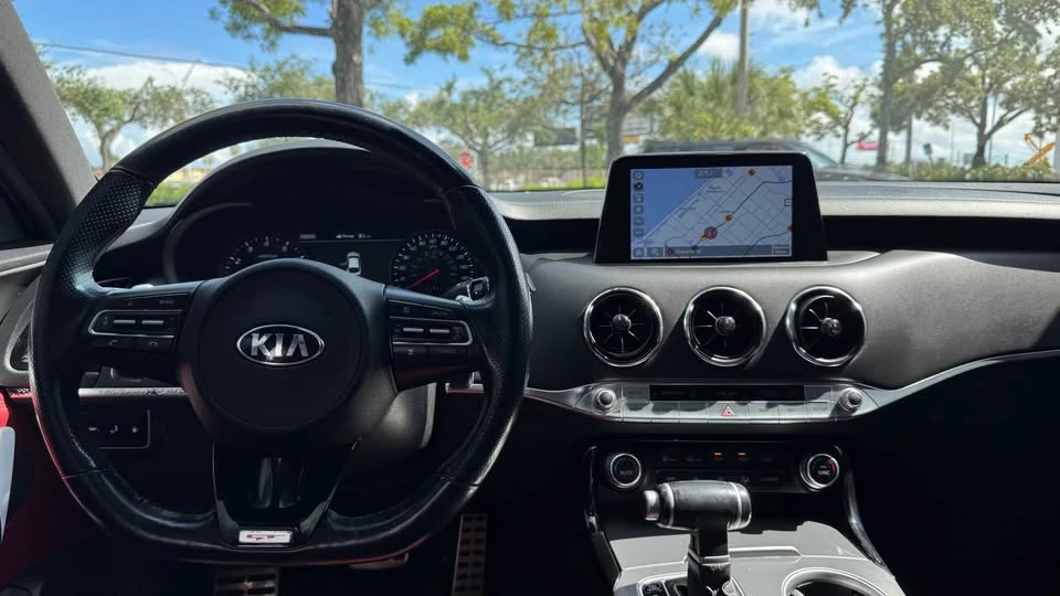 2020 Kia Stinger GT - Image 13 of 16