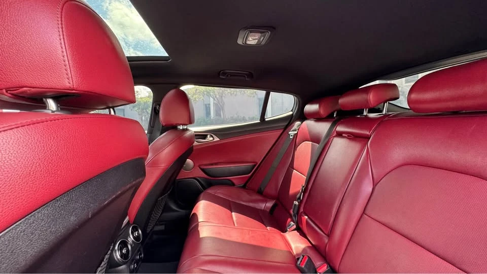 2020 Kia Stinger GT - Image 10 of 16