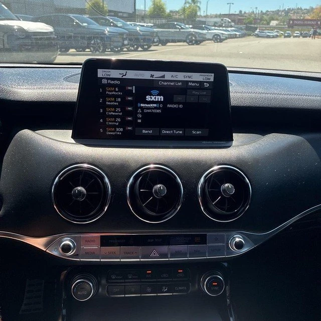 2020 Kia Stinger - Image 11 of 13