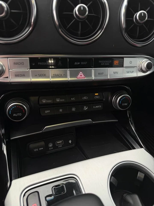 2020 Kia Stinger GT - Image 8 of 13