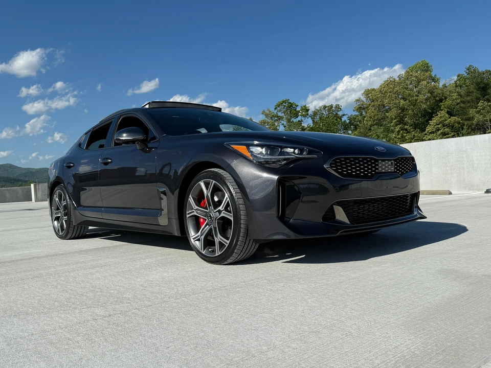 2020 Kia Stinger GT - Image 24 of 31