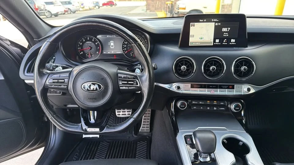 2020 Kia Stinger GT - Image 8 of 20