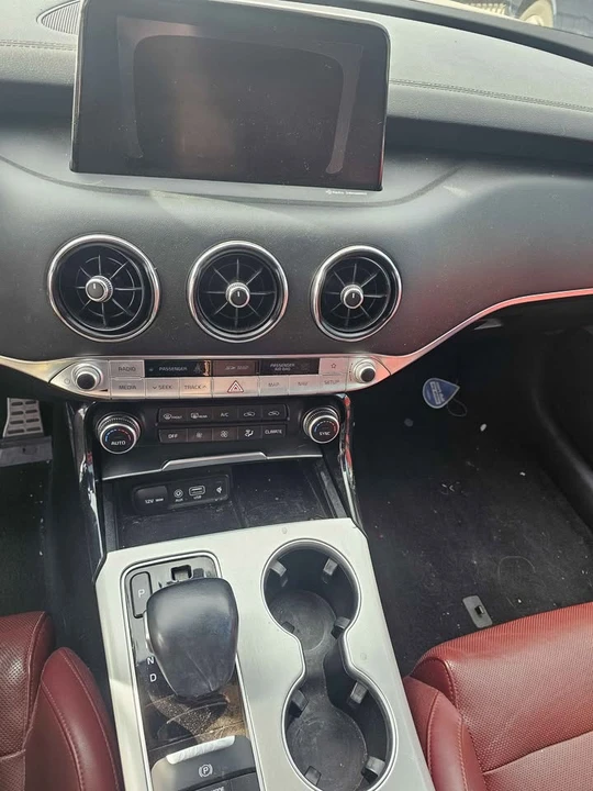 2020 Kia Stinger GT - Image 9 of 12