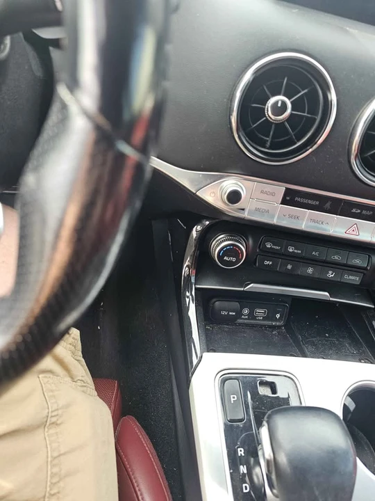 2020 Kia Stinger GT - Image 10 of 12