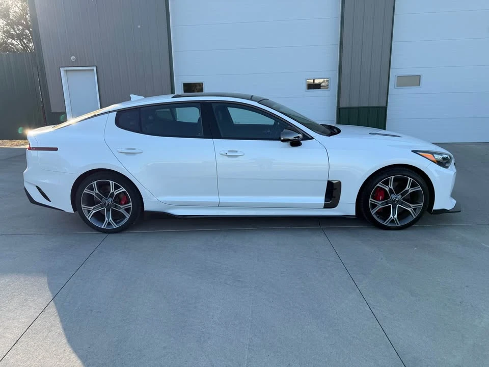 2020 Kia Stinger GT - Image 8 of 20