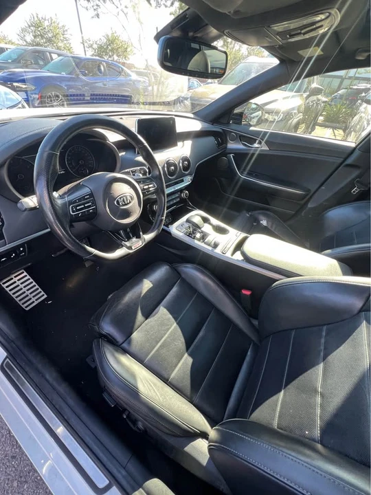 2020 Kia Stinger - Image 7 of 9