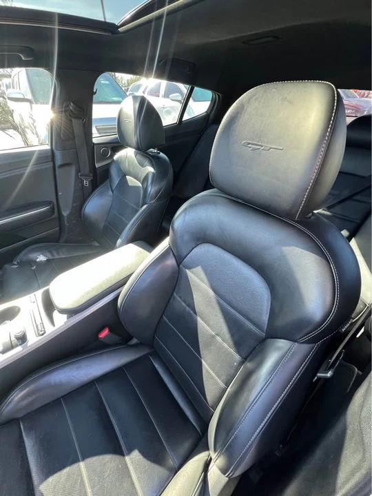 2020 Kia Stinger - Image 6 of 9
