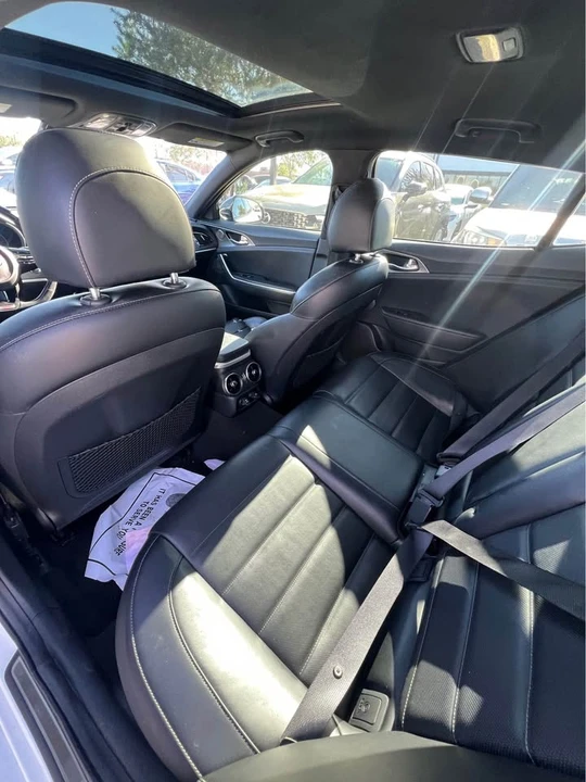 2020 Kia Stinger - Image 8 of 9