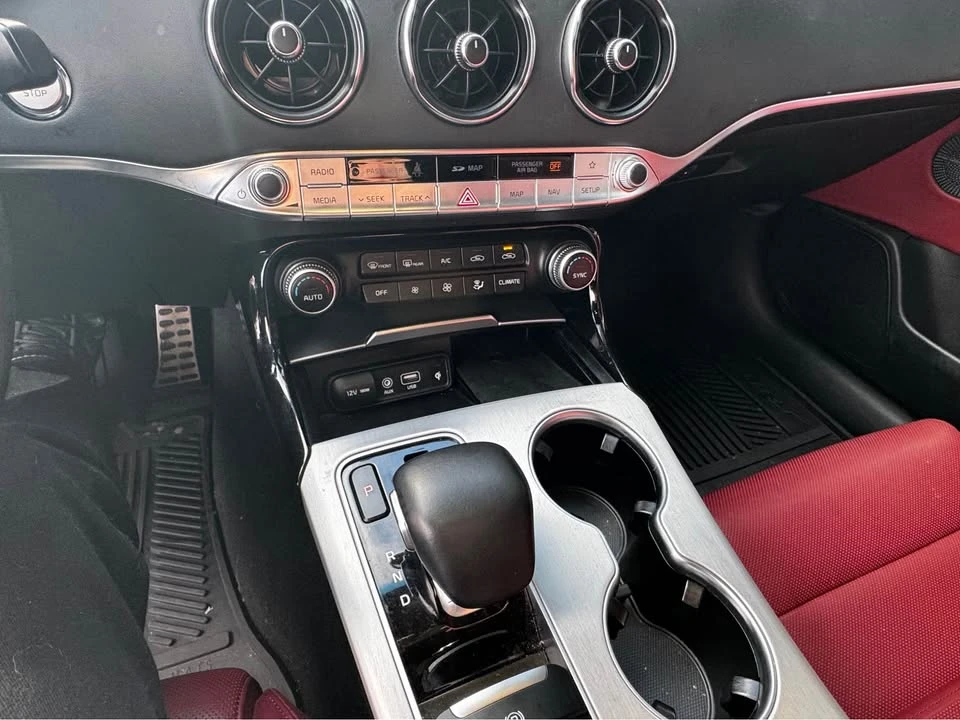 2020 Kia Stinger GT - Image 10 of 13
