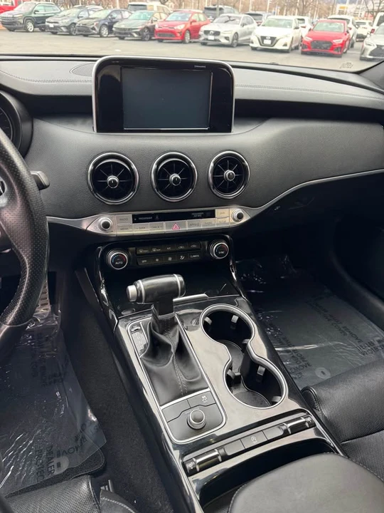 2020 Kia Stinger GT - Image 8 of 10