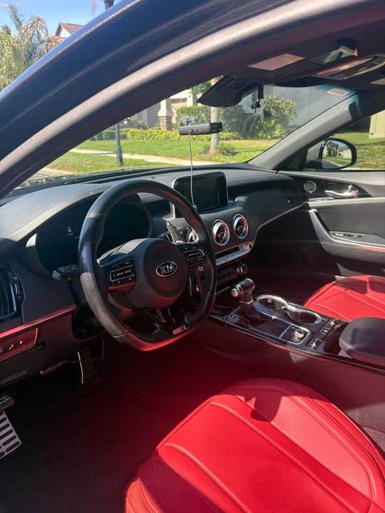 2020 Kia Stinger - Image 10 of 11