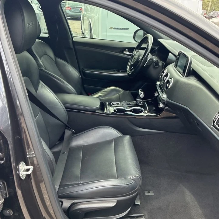 2020 Kia Stinger - Image 10 of 18