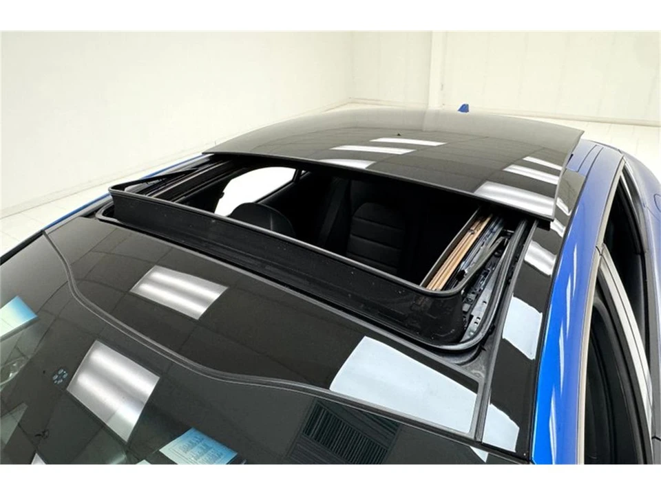 2020 Kia Stinger - Image 17 of 31