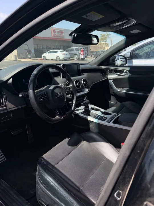 2020 Kia Stinger - Image 2 of 4