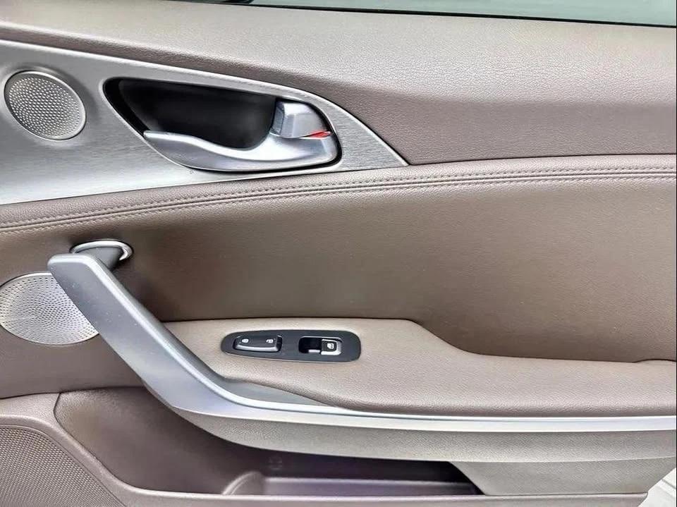 2020 Kia Stinger - Image 16 of 18