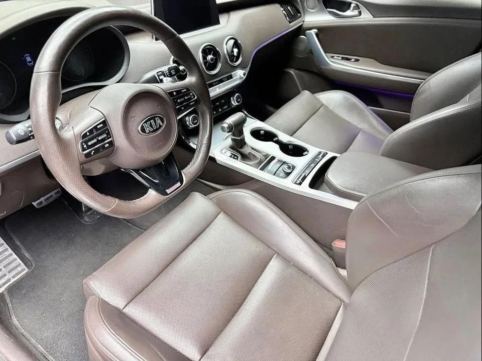2020 Kia Stinger - Image 9 of 18