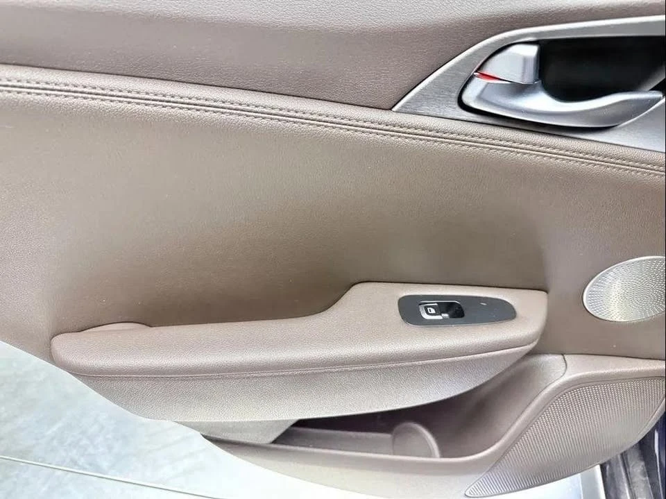 2020 Kia Stinger - Image 17 of 18