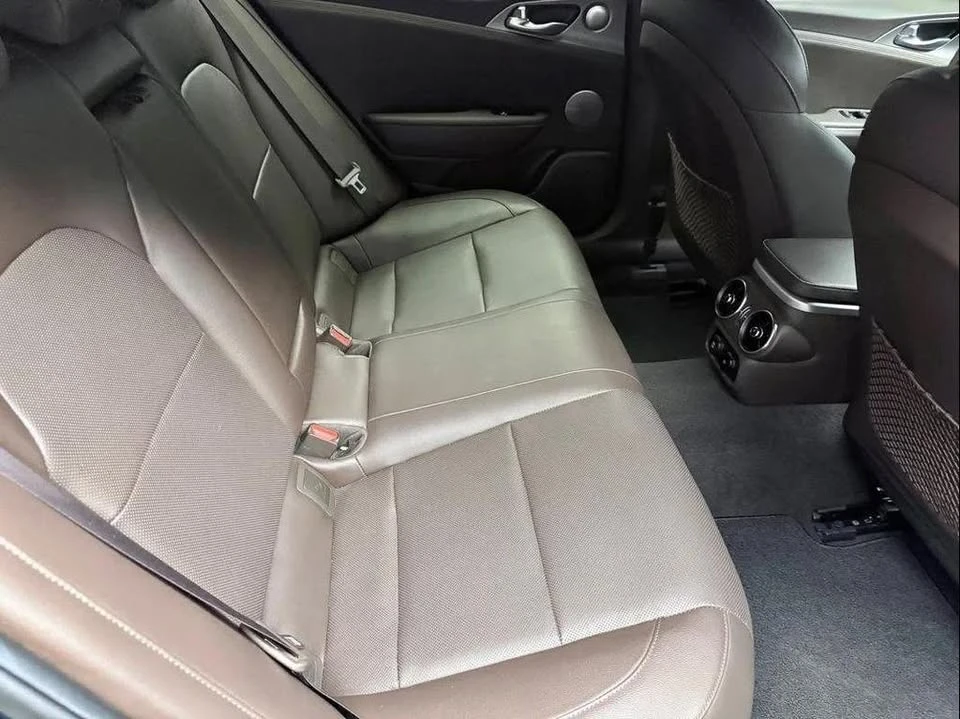 2020 Kia Stinger - Image 13 of 18