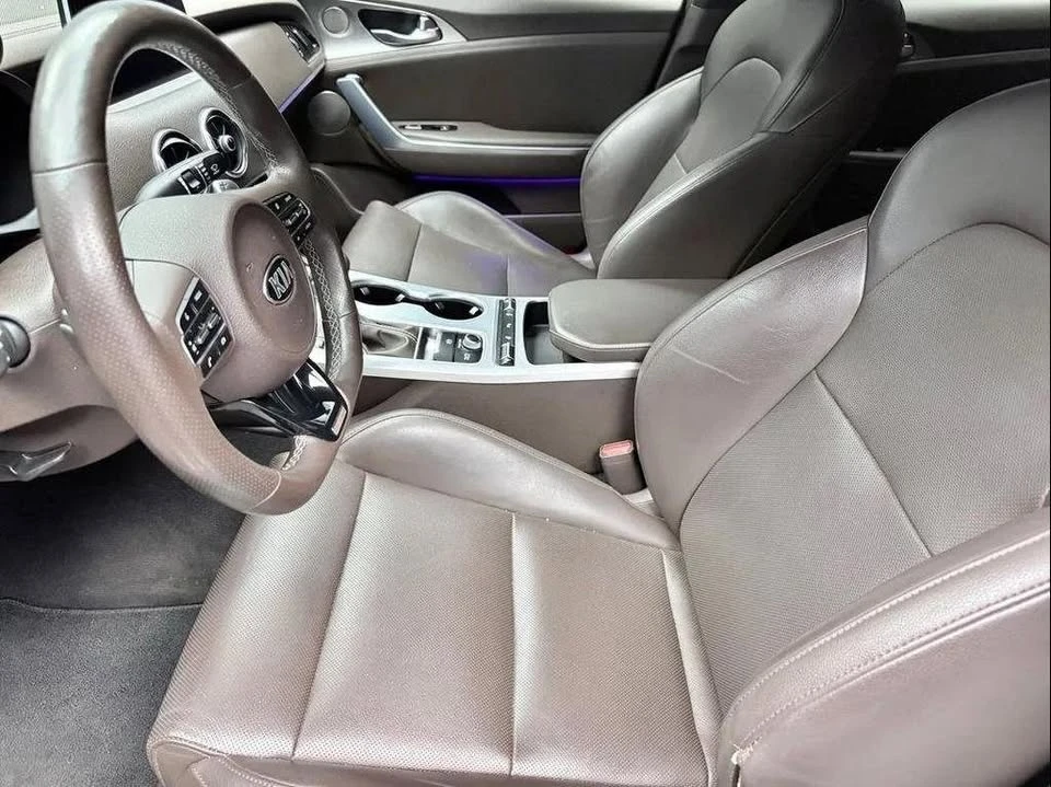 2020 Kia Stinger - Image 10 of 18