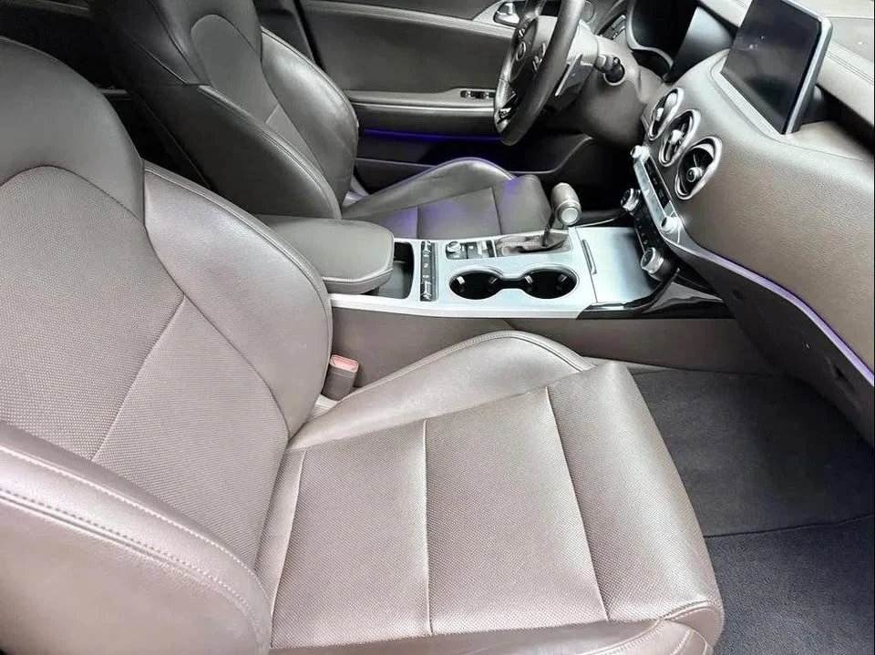 2020 Kia Stinger - Image 12 of 18