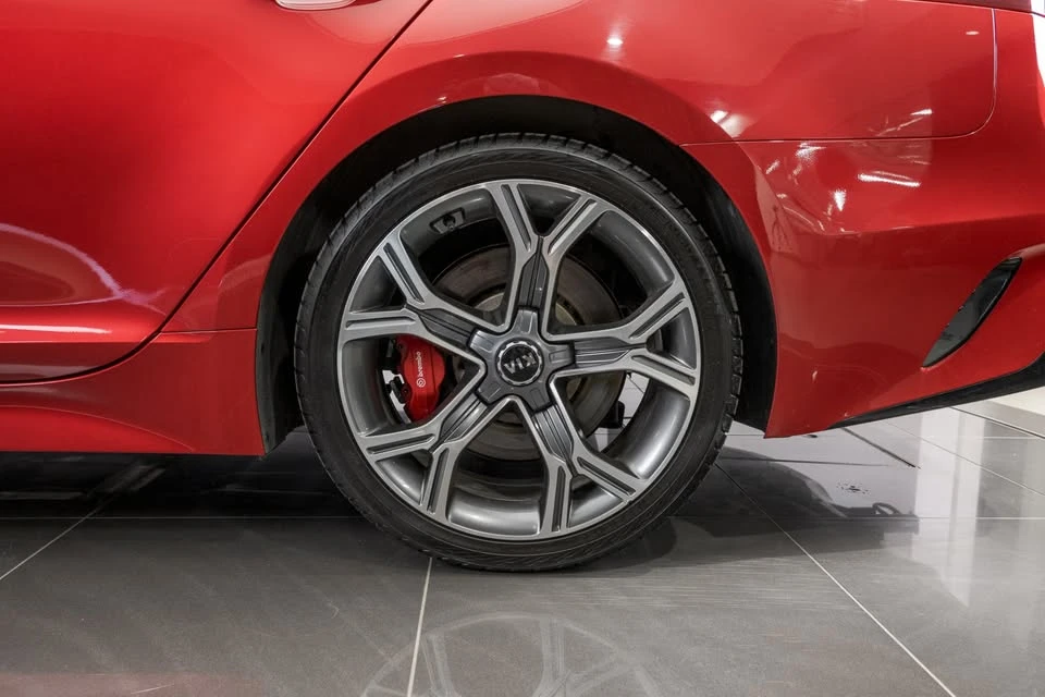 2020 Kia Stinger - Image 11 of 20
