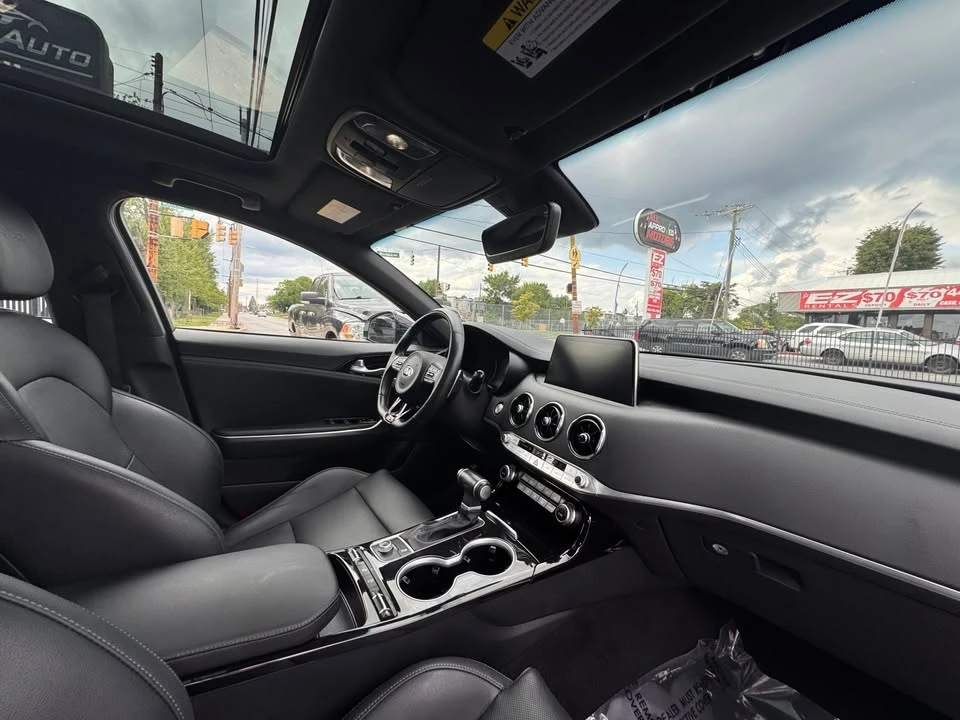 2020 Kia Stinger - Image 13 of 20