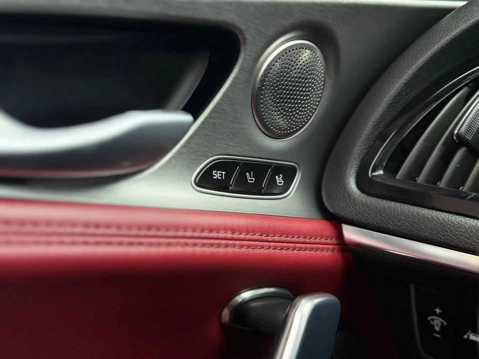 2020 Kia Stinger - Image 17 of 20